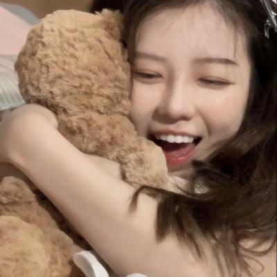 演员莉莉·詹姆斯 照片